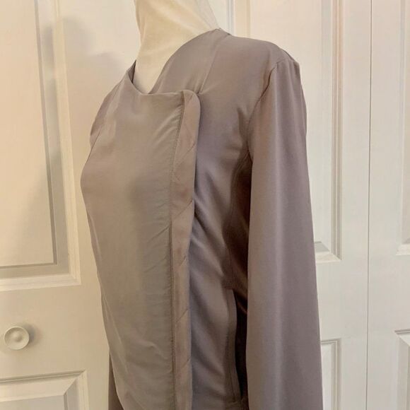 Under Armour Grey Fitted Asymmetrical Full Zip Athletic Jacket Medium - Picture 4 of 11